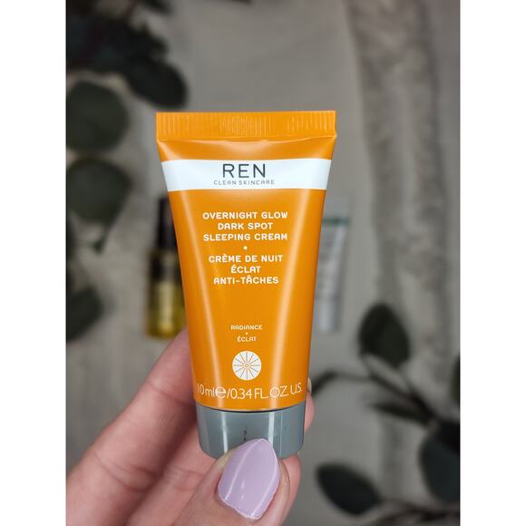 Deluxe Beauty Set Featuring REN and Sunday Riley - Picture 11 of 16